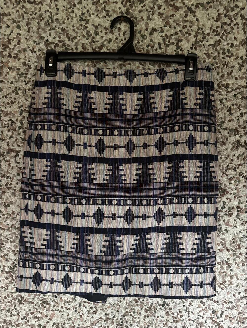 Ann Taylor Jacquard Geometric Pencil/Midi Skirt – Size 8 – Lined, Back Zip